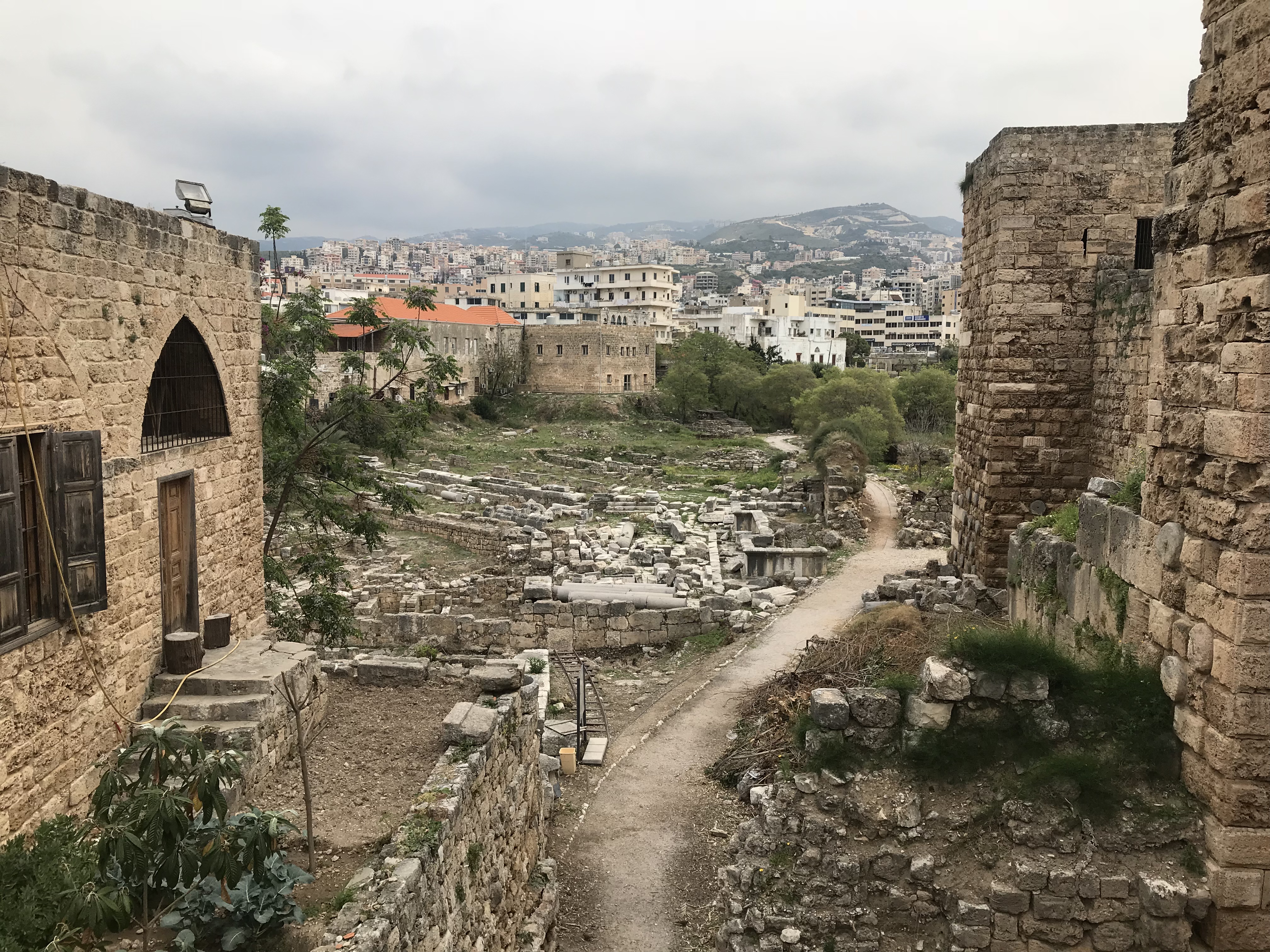 Des ruines dans le site archéologique de Byblos